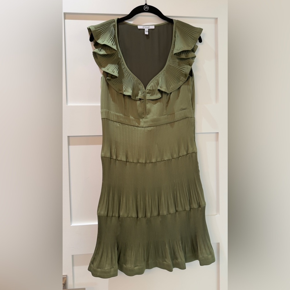 Pre-fall fashion in trending green